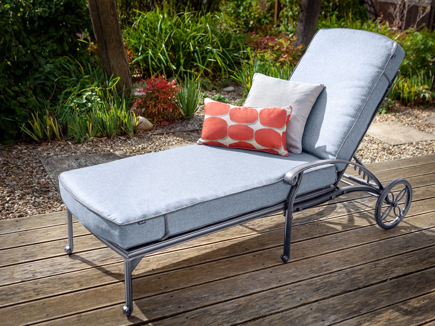 Cast deals aluminum lounger