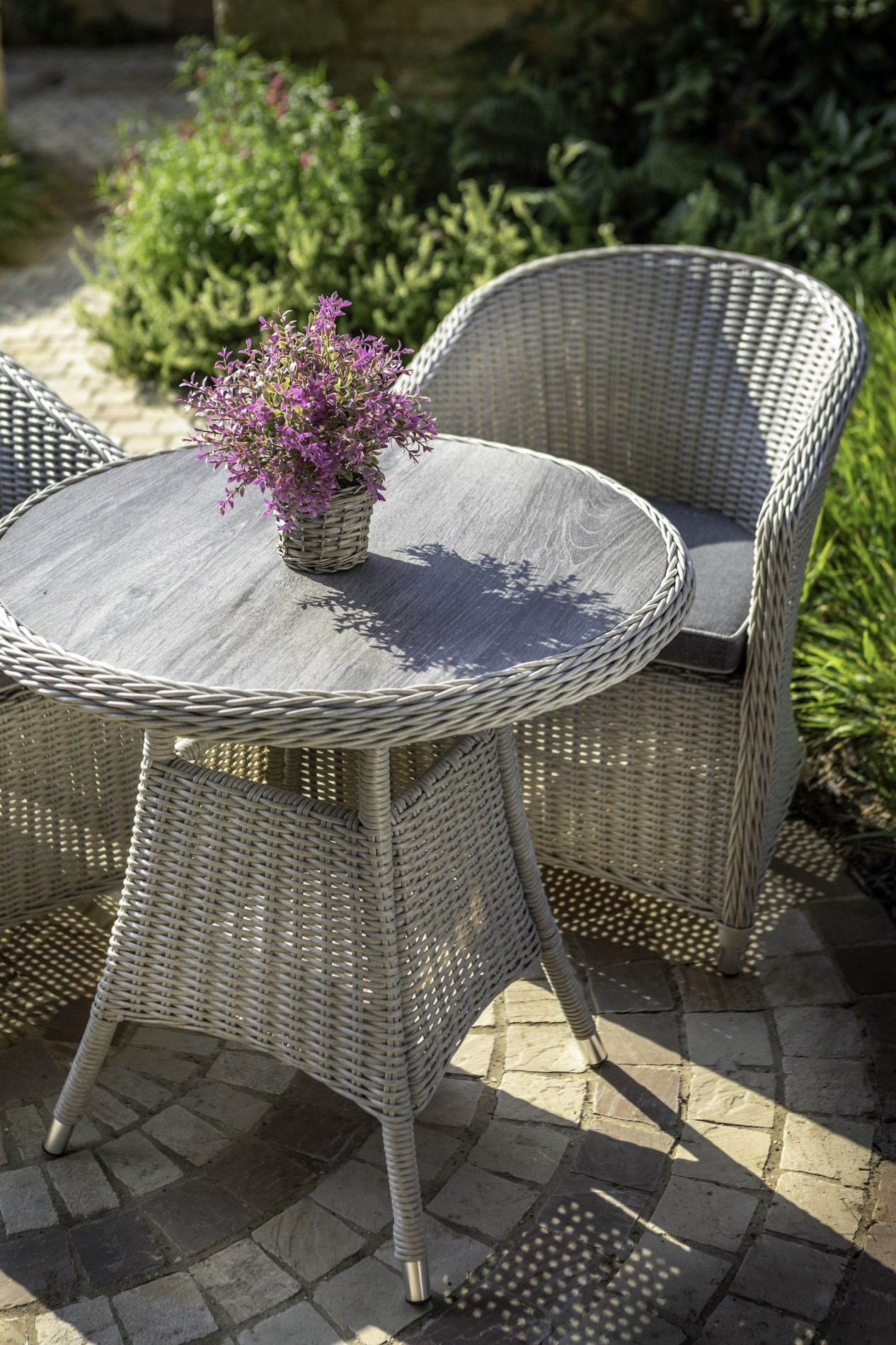 Hartman Hartman Henley Round Bistro Garden Furniture Set Aspen Rattan 