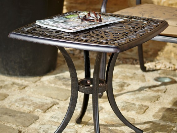 Never rust aluminum outdoor deals end table in bronze